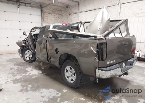 2010 Toyota Tundra Grade 5.7L V8 z USA, uszkodzony, nr VIN 5TFUY5F15AX143929